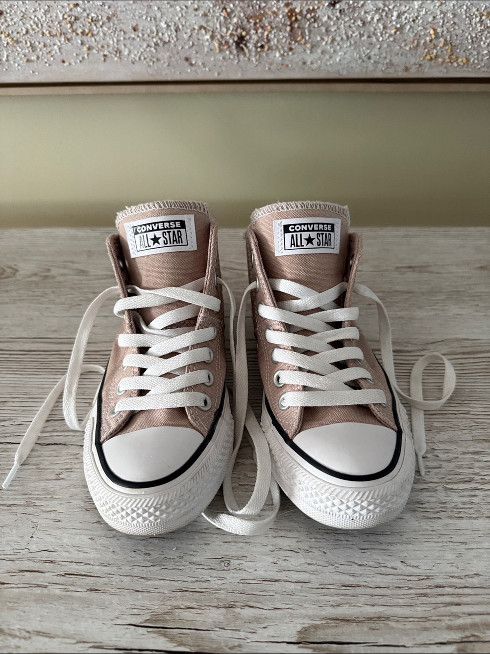 Converse Chuck Taylor All Star Madison Mid Canvas Women’s Sneaker - EUC Sz. 6